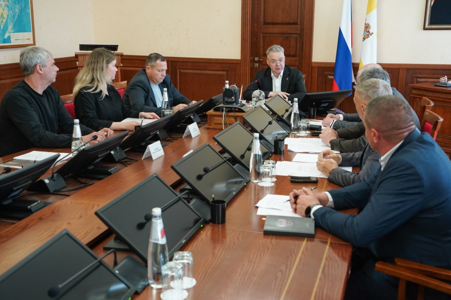 Аграрии на поле